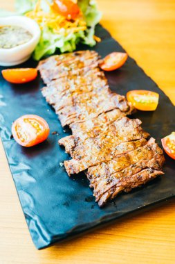 Sebzeli ızgara sığır eti biftek