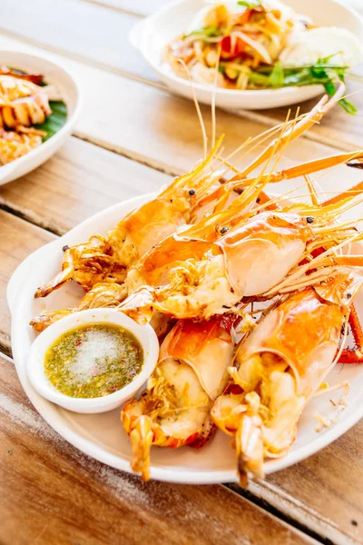 Baharatlı deniz ürünleri soslu ızgara karides