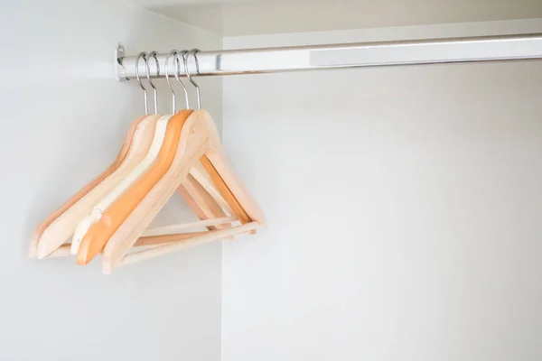 Lege kleren hanger — Stockfoto