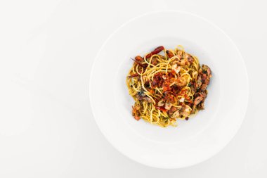 Spagetti pastırma sarımsak ile