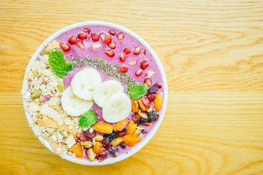 Berry smoothies muz ile 