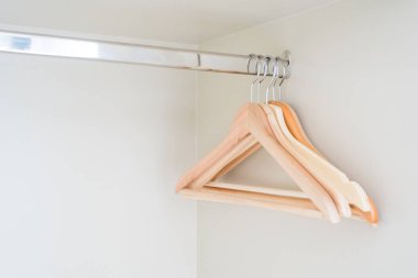 Boş elbise askısı 