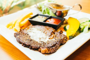 Sebzeli ızgara sığır eti biftek