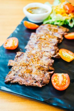 Sebzeli ızgara sığır eti biftek