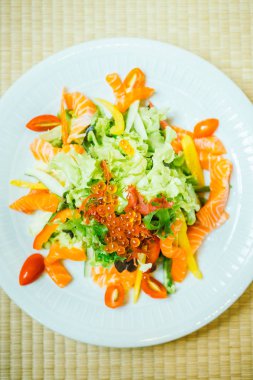 Ham ve taze somon eti