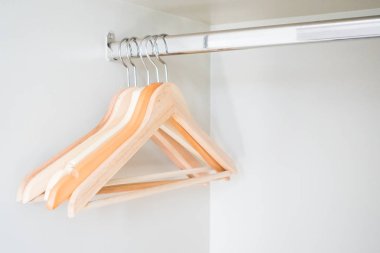 Boş elbise askısı 