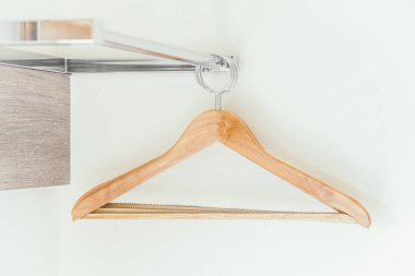 Boş elbise askısı 