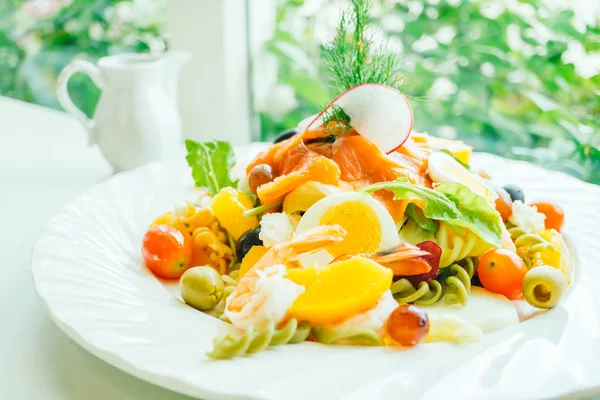 karışık deniz ürünleri salatası