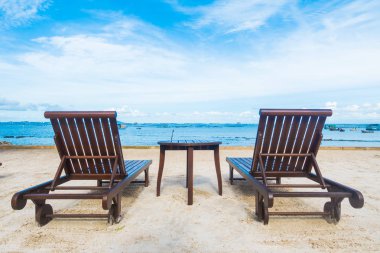 Sahildeki boş sandalye.