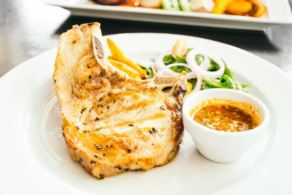 Izgara domuz eti et biftek