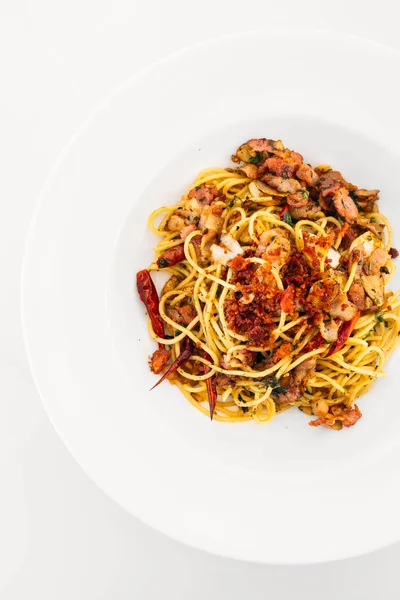 Spagetti pastırma sarımsak ile