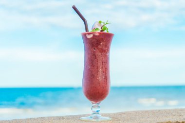 Yaban mersini düzgünleştirir cam