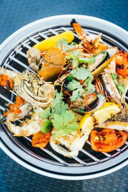 Karışık ızgara deniz ürünleri