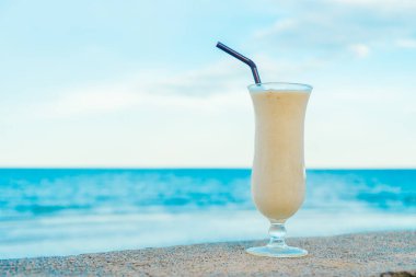 Muz smoothies cam içme buz