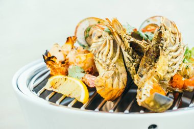 Karışık ızgara deniz ürünleri