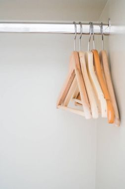 Boş elbise askısı 