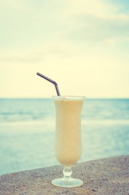 Muz smoothies cam içme buz