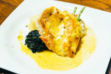 Sebzeli ızgara tavuk göğsü biftek