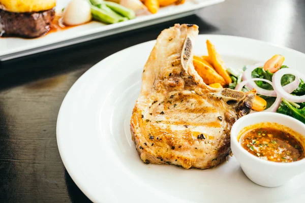 Izgara domuz eti et biftek