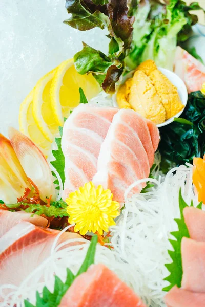 Carne de peixe sashimi em bruto e fresca — Fotografia de Stock