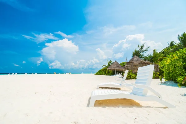 Şemsiye ve güzel tropikal plaj sandalye 