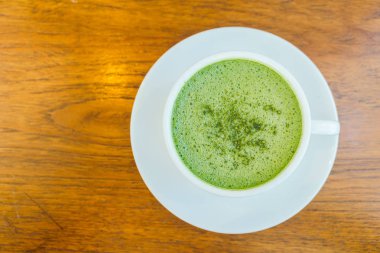 Sıcak yeşil matcha latte beyaz Kupası