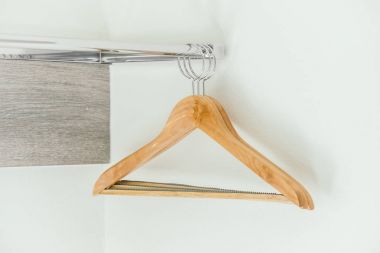 Boş elbise askısı 