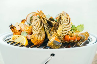 Karışık ızgara deniz ürünleri