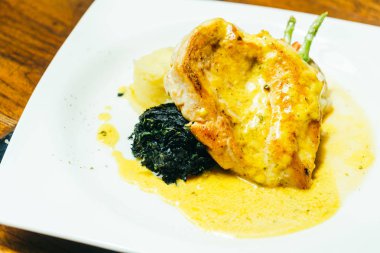 Sebzeli ızgara tavuk göğsü biftek