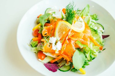 Füme somon et salata