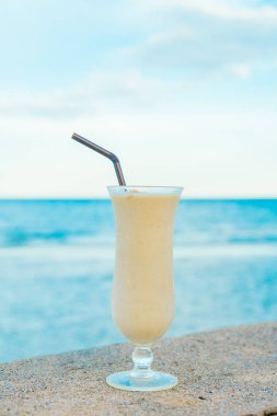 Muz smoothies cam içme buz