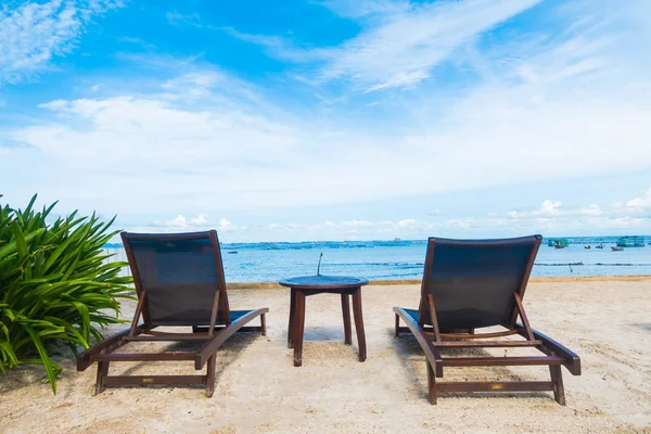 Sahildeki boş sandalye.