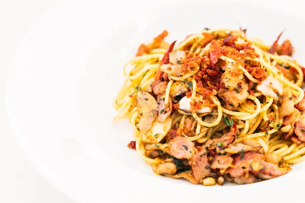 Spagetti pastırma sarımsak ile