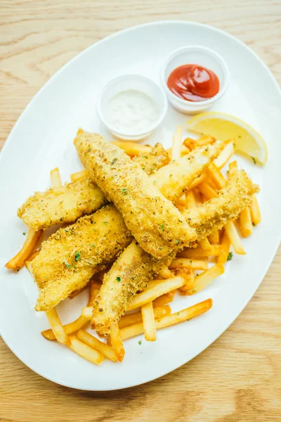 Pescado con papas fritas — Foto de Stock