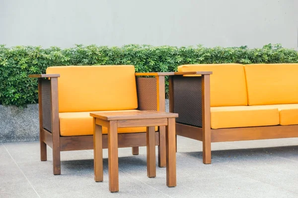Sofa und Stuhl aus Holz — Stockfoto