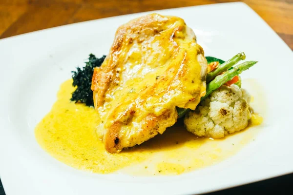 Sebzeli ızgara tavuk göğsü biftek