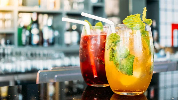 Buzlu kokteyller cam içme