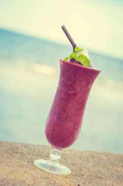 Yaban mersini düzgünleştirir cam 