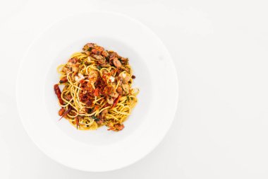 Spagetti pastırma sarımsak ile