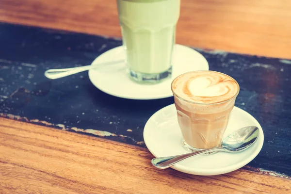 Sıcak latte kahve fincanı