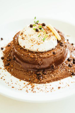 Çikolatalı kek ve puding