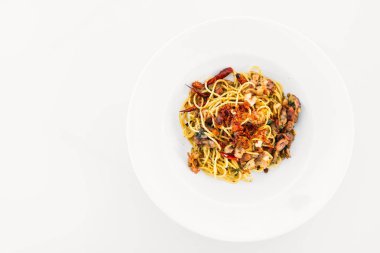 Spagetti pastırma sarımsak ile