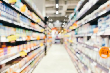 Soyut bulanıklık ve süpermarkette alışveriş bölümü s defocused