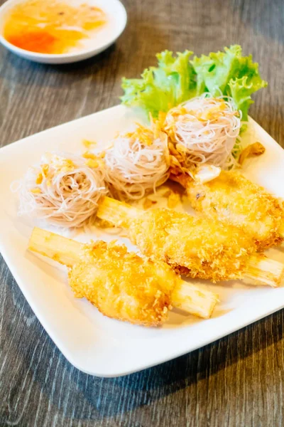 Kızarmış karides ile şeker kamışı