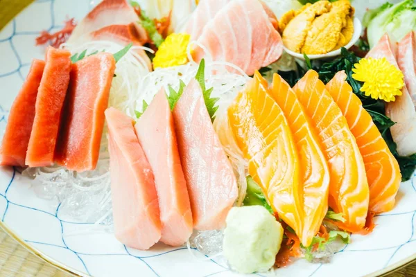 Ham ve taze sashimi Balık eti
