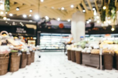 Soyut bulanıklık ve süpermarkette alışveriş bölümü s defocused