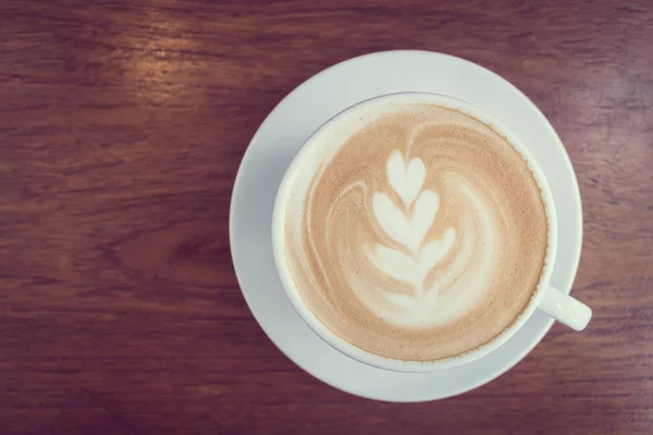 Hot latte coffee in white cup on table in restaurant and cafe — Stock Photo, Image