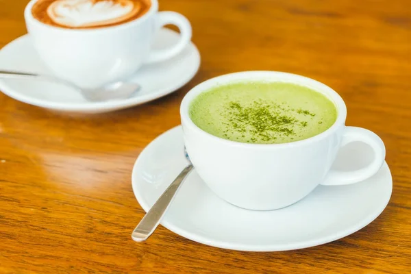 Sıcak yeşil matcha latte beyaz Kupası