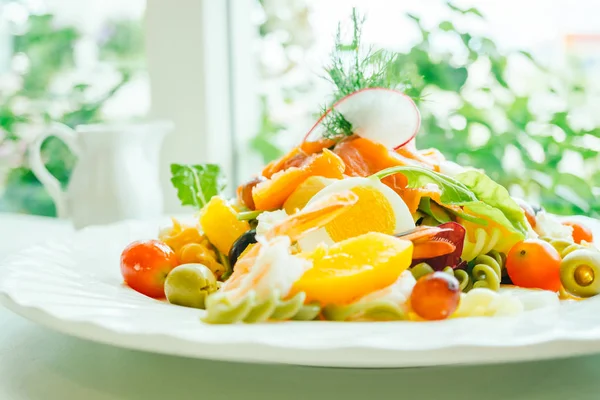 karışık deniz ürünleri salatası