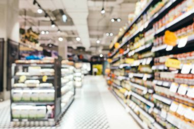 Soyut bulanıklık ve süpermarkette alışveriş bölümü s defocused